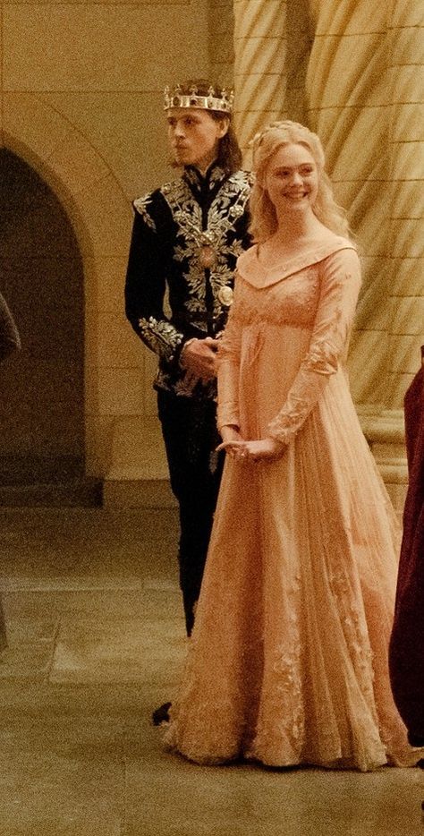 Aurora and Phillip, Maleficent: Mistress of Evil (2019) Aurora And Prince Philip, Aurora And Phillip, Viserra Targaryen, Aurora Maleficent, Maleficent Aurora, Asoiaf Aesthetic, Maleficent Mistress Of Evil, Maleficent 2, Maleficent Movie