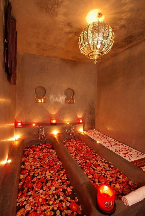 Spa Hammam, Moroccan Bath, Tattoo Modern, Moroccan Interior Design, Spa Holiday, Spa Room Decor, Spa Interior Design, Small Spa, Pretty Bathrooms