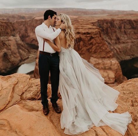 Photo shoots in nature and formal wear always gets me 💛 Horseshoe Bend Wedding, Wedding Nature, Wedding Arizona, Wedding Fotos, Bend Wedding, Leanne Marshall, Best Gowns, Grey Wedding, Dress Flowy