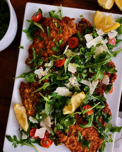 Veal Milanese, Milanese Recipe, Veal Cutlet, Classic Italian Dishes, Italian Recipes Authentic, Arugula Salad, British Food, Caribbean Recipes, Tomato Salad