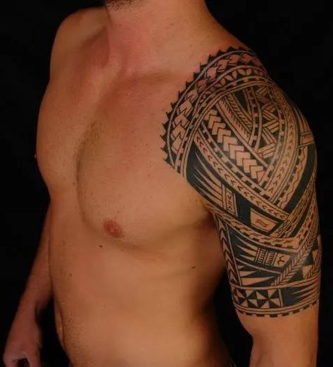 Top 9 Hawaiian Tattoo Designs With Meanings | Styles At Life Hawaiian Tattoo Ideas, Beautiful Sleeve Tattoos, Shoulder Tattoo Men, Tattoo Mother Daughter, Top Of Shoulder Tattoo, Tattoos For Women On Thigh, Tattoo Sister, Tattoo Wave, Tattoo Mother