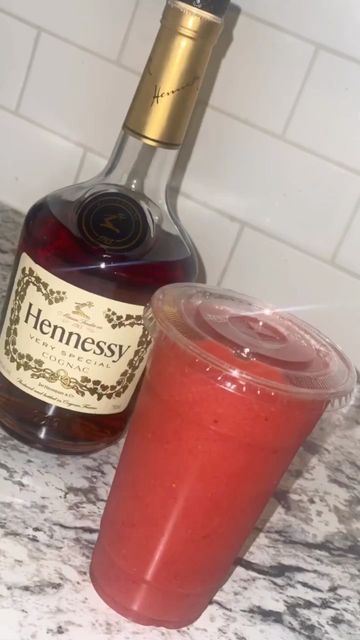 Strawberry Henny, Hennessy Very Special Cognac, Lemonade Slush, Alcoholic Beverages, December 30, Drink Ideas, Strawberry Lemonade, Frozen Strawberries, Photoshoot Inspiration