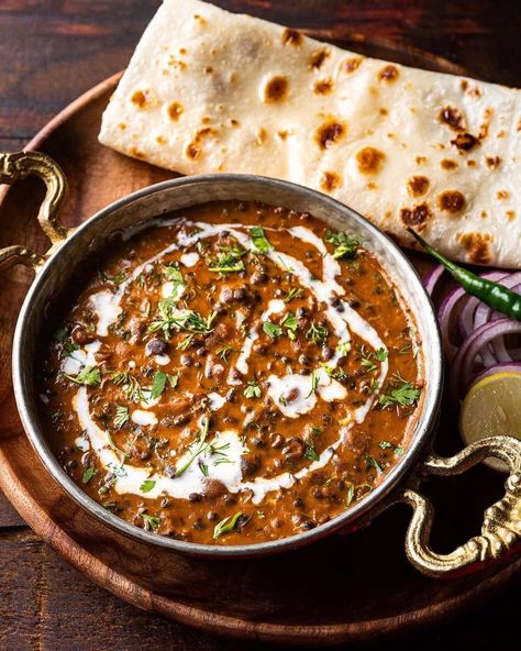 Daal Makhani Photography, Dal Makhni With Naan Photography, Makhni Daal, Desi Food Photography, Food Biryani, Dal Makhni, Gastronomic Food, East Indian Food, Healthy Diners