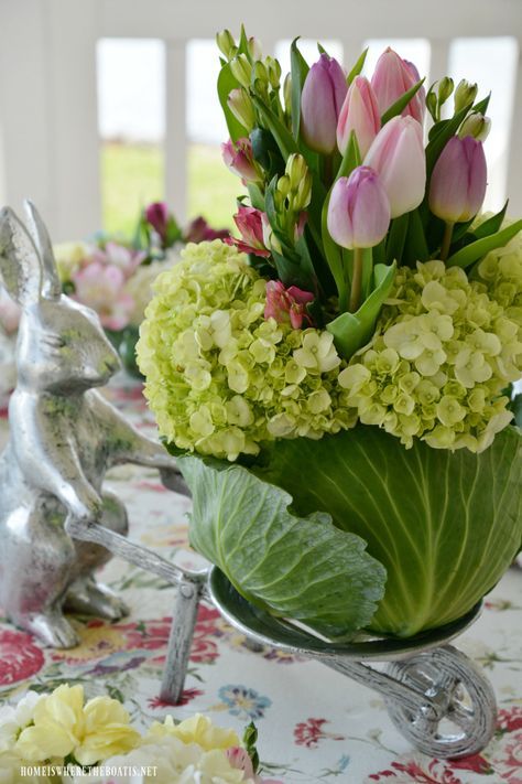 Cabbage Flowers, Garden Friends, Tafel Decor, Easter Tablescapes, Easter Flowers, Flower Arrangements Diy, Easter Centerpieces, Spring Table, Easter Table Decorations