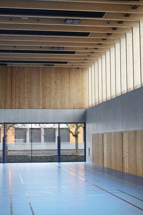 Ecole des Menuisiers School Gymnasium / Urbane Kultur | ArchDaily Gymnasium Architecture, School Gymnasium, Larch Cladding, Wood School, Beam Structure, Glazed Walls, School Interior, Sport Hall, Outdoor School