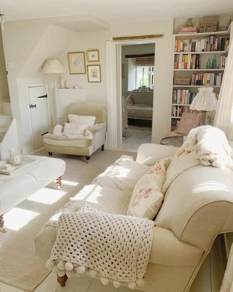 Cosy Cottage Living Room, Garden Sauna, Country Cottage Living Room, Cottage Lounge, Old Farmhouse Kitchen, English Cottage Interiors, Country Cottage Interiors, English Country Cottages, Interesting Interiors