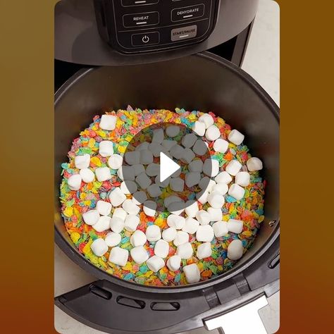 Who Knew You Could Air Fry Marshmallows? 😮 Snacks To Make With Kids, Fun Snacks To Make, Mountain Dew Cake, Bacon Wrapped Burger, Breakfast Lasagna, Breakfast Hack, How To Make Meatloaf, Dessert Hacks, Burger Dogs