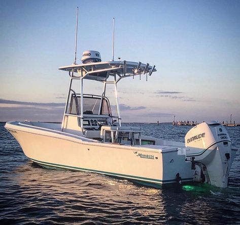 Mako Boats on Instagram: “#mako #makoboats #classic #mako224 #evinrude #clean #profile #makomyday #merica #goodtimes #epic #tighlines ##tanlines #somebeach #gofish” Wake Boat, Mako Boats, Center Console Fishing Boats, Offshore Boats, Boat Life, Classic Boats, Yacht Boat, Watercraft, Going Fishing