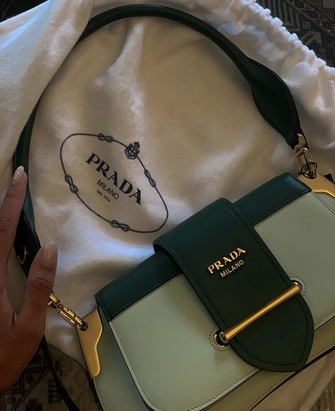 fan outfits account on Twitter: "prada shoulder bag… " My Style Bags, Luxury Bags Collection, Prada Shoulder Bag, Pretty Bags, Cute Purses, Cute Bags, Bags Designer Fashion, Vintage Bags, Green Bag