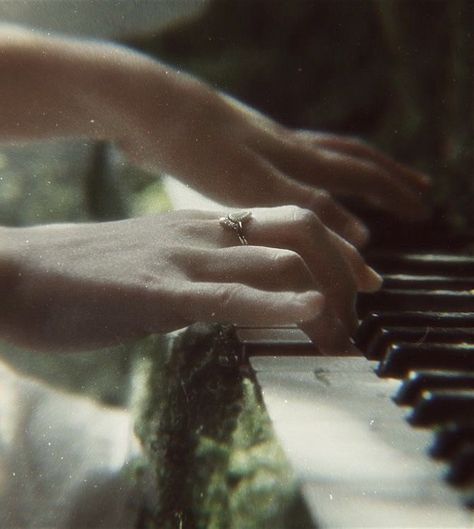 Taylor Swift Piano, Terrence Loves You, Folklore Aesthetic, About Taylor Swift, Aesthetic Era, Miss Americana, Mad Women, Season Of The Witch, Taylor Swift Album