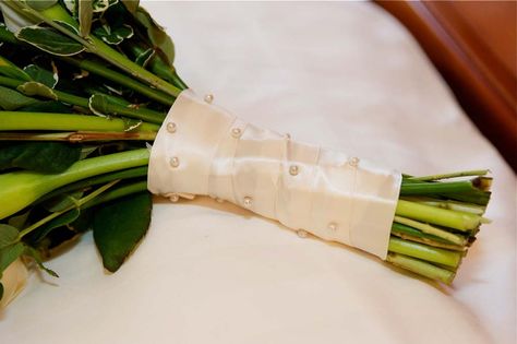 A wedding bouquet with a finished handle Picking Wedding Flowers, May Wedding Flowers, Make Your Own Wedding Bouquet, Bouquet Ribbon Wrap, Make A Wedding Bouquet, Bridal Bouquet Handle, Bouquet Styles, Bridal Bouquet Ideas, Calla Lily Bouquet Wedding