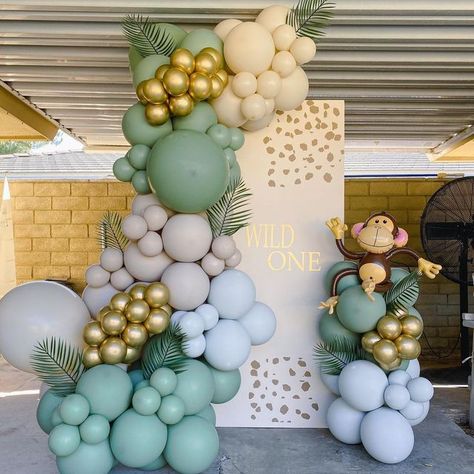 Shimmer & Confetti on Instagram: "W I L D O N E 🌿🦒✨ Gorgeous party setup by @izzyb.balloons for a 1st birthday party! . . . #shimmerandconfetti #inspo #pastel #safariparty #kidsfashion #kidspartyideas #kidspartydecor #kidsparty #kidspartyplanner #stylist #eventstylist #jungleparty #1stbirthdayideas #wildone #littlemonkey" Safari Balloon Decor, Monkey Birthday Party Decorations, Wild One Balloons, Safari Balloon Decorations, Monkey Themed Birthday Party, Baby Shower Monkey, Lion King Birthday Party Ideas, Safari Baby Shower Boy, Monkey Birthday Parties