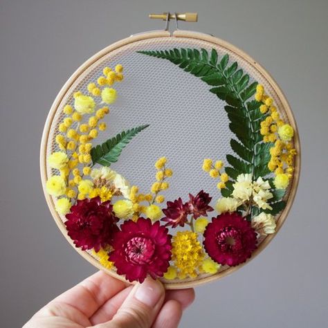 DIY KITS STANDARD Autumn — Dried Flowers on Tulle Embroidery Dried Flower Embroidery, Embroidery Wreath, Embroidery Hoop Decor, Floral Products, Boho Wreath, Tulle Embroidery, Pretty Embroidery, Embroidery Tools, Embroidery Works