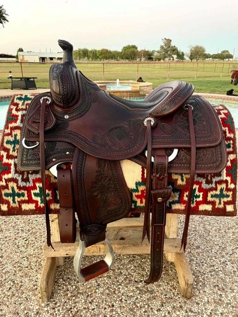 Trail Riding Saddle, Western Saddle Blankets, Saddle Photography, Horses Jumping Videos, Reining Saddle, Bling Horse Tack, Roping Saddles, Trail Saddle, Western Horse Saddles