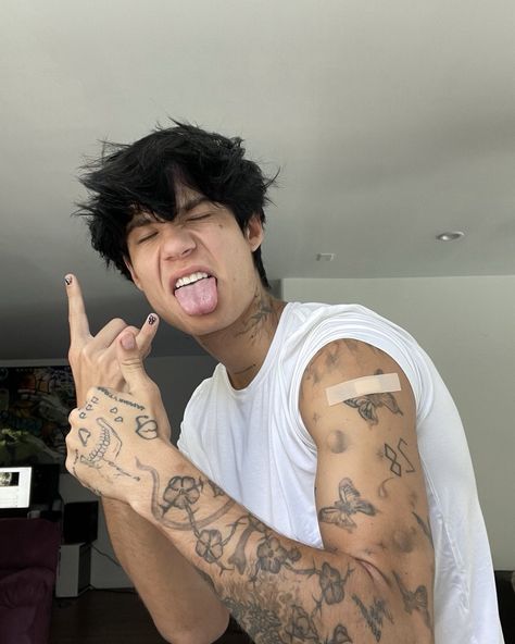 Tattoed Guys, Messy Hair Boy, Ancient Tattoo, Jaden Hossler, Stylist Tattoos, Tattoo Font, Boy Tattoos, Amazing Art Painting