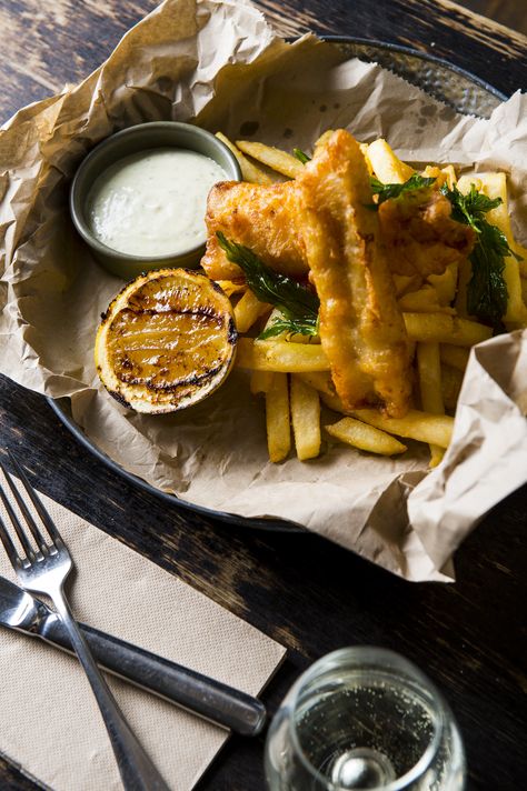 QPS // Fish 'n Chips Fish And Chips Aesthetic, Seafood Bar, Mushy Peas, Fish N Chips, Food Pic, Bistro Food, Food Bar, Food Fantasy, Chips Recipe