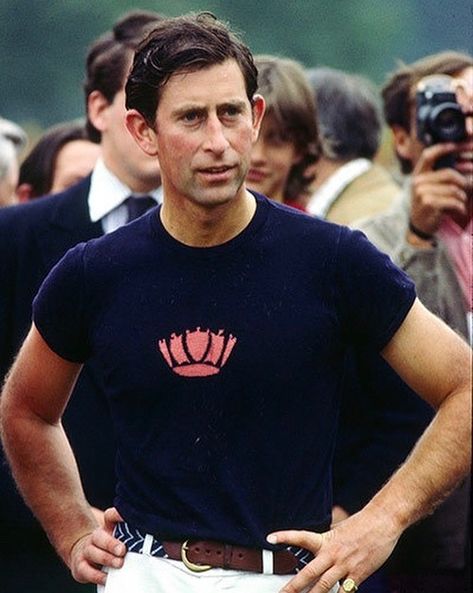 Rowing Blazers® on Instagram: “Rowing Blazers’ Naval Crown polo tee: a replica of one H.R.H. wore in 1982. 🏇 . Available in store and online at rowingblazers.com.” Camila Parker, Baby Blue Shirt, Prinz Charles, Rowing Blazers, Prince Charles And Camilla, Elisabeth Ii, Young Prince, Isabel Ii, Lady Diana Spencer