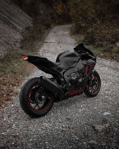 Honda Superbike, Honda Sport Bikes, Cbr 650r, Honda Cbr650r, Black Honda, Image Moto, Cbr 600rr, Crotch Rocket, Motorcycle Aesthetic