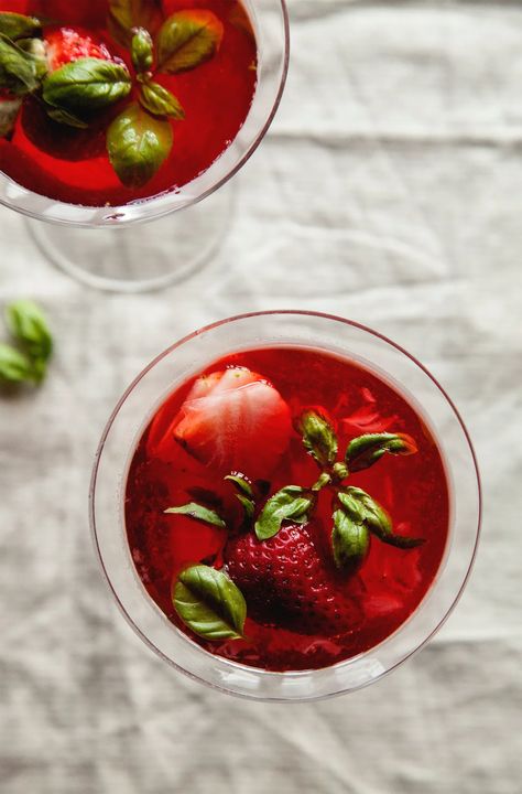 Basil Gin Smash, Gin Smash, Strawberry Macaron, Yoghurt Recipe, Fruity Cocktail, Strawberry Basil, Macaron Cake, Olive Salad, Strawberry Sorbet