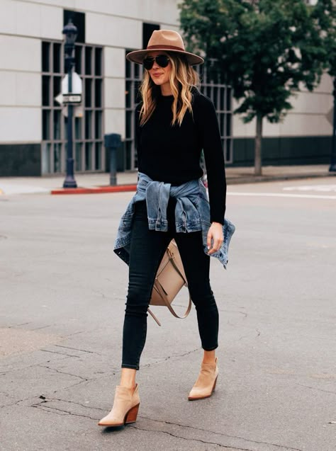 For stylin' pins follow me @fashionably chic💕 Hat Outfit Ideas, Hat Outfit, Coat Outfit, Fashion Jackson, Weekend Style, All Black Outfit, Outfits With Hats, 가을 패션, Fashion 2020