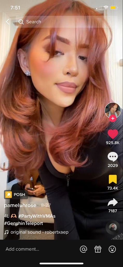 Auburn Pink Hair, Pink Undertone Hair, Olive Skin Hair Color Ideas, Copper Pink Hair, Pink Hair Tan Skin, Pink Hair Brown Skin, Pink Hair On Brown Skin, Peach Brown Hair, Pinkish Brown Hair