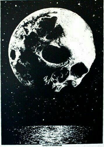 Skull in the moon Horror Vintage, A Skull, Skull Tattoos, Skull And Bones, Skull Art, 그림 그리기, Dark Art, Skull Tattoo, The Moon