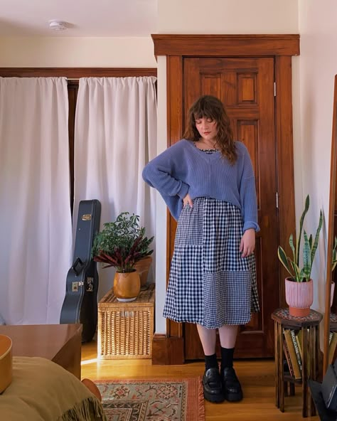 jacqui (@whatjacquiwears) • Instagram photos and videos Oakland Street Style, 90s Aesthetic Outfit Plus Size, Midsize Indie Fashion, Xxl Outfits For Women, Blue Plus Size Outfits, Plus Size Modest Summer Outfits, Cozy Plus Size Outfits, Feminine Plus Size Outfits, Uk Outfit Women