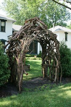 Tree Roots Art, Trin For Trin Tegning, Takken Decor, Rustic Garden Fence, Garden Archway, Natural Fence, Garden Door, Garden Arbor, Garden Arches