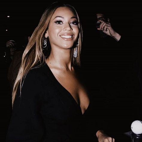 Beyoncé Giselle Knowles-Carter on Instagram: “I’m so in love with her smile💖 Rp: @apeshitbey” Beyonce Knowles Carter, Carter Family, Beyoncé Giselle Knowles-carter, Beyoncé Giselle Knowles, Beyonce Queen, Queen Bey, Black Femininity, Beyonce Knowles, So In Love