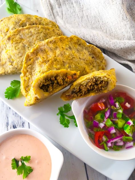 These delicious Empanadas de Plátano (Green Plantain Empanadas) have a crispy flavorful outer shell, filled with a savory beef filling. #empanadasdeplatano #greenplantainempanadas #empanadillasdeplatanos Latin Breakfast, Green Plantain Recipes, Plantain Empanadas, Latino Dishes, Spanish Meals, Migas Recipe, Latin Kitchen, Plantain Recipes, Puerto Rican Dishes