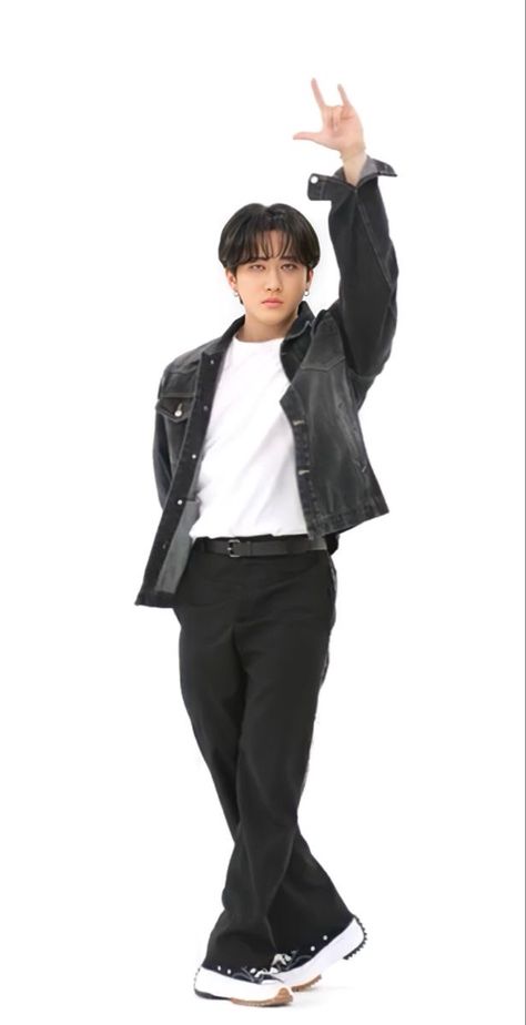 Chang Bin, Stray Kids Outfits, Straykids Changbin, Muscle Man, Seo Changbin, Stray Kids Chan, Standing Poses, Best Rapper, Crazy Kids