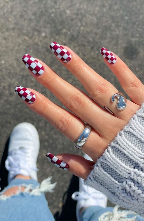 burgundy checkered nails, checkered nails, summer nails, fall nails 2022, nail trends 2022 Red And White Nails, Checkered Nails, Plaid Nails, White Nail Art, Fall Nail Art, Fall Nail, Fall Nail Designs, Square Nails, Fall Nails