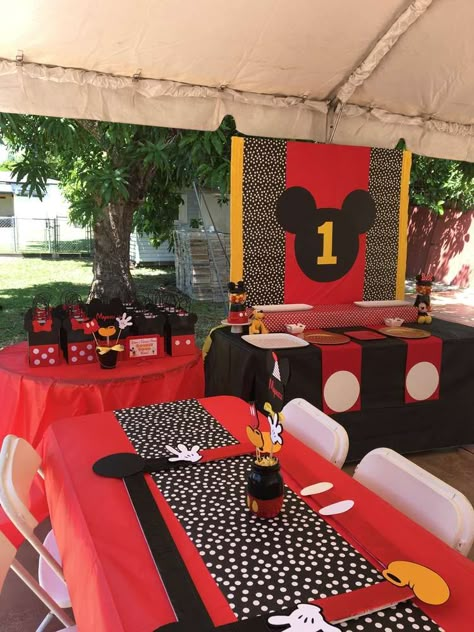 Mickey Mouse Party Table Decor, Mickey Mouse First Birthday Decorations, Diy Disney Party Decor, Mickey Mouse Birthday Party Ideas 1st For Boys, Mickie Mouse Birthday Party Ideas, Mickey 1st Birthday Boy, Mickey Mouse 1st Birthday Party Boy, Mickey Mouse Birthday Party Ideas 1st, Mickey Mouse 2nd Birthday