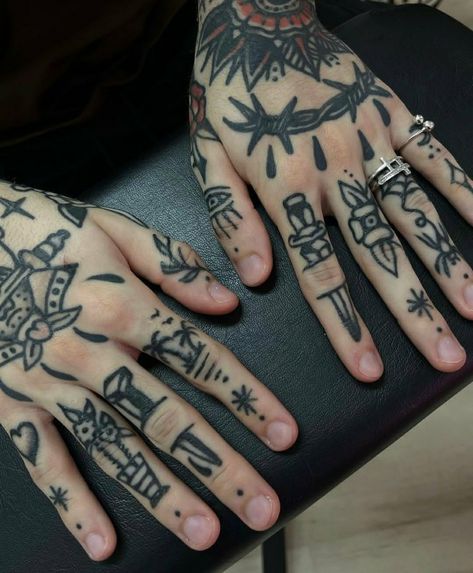 Traditional Tattoos Finger, Finger Tattoos Old School, Traditional Finger Tattoos For Men, Thick Finger Tattoo, Finger Tattoo Traditional, Blackwork Finger Tattoo, Knuckle Word Tattoos, American Trad Hand Tattoo, Finger Tattoos Traditional