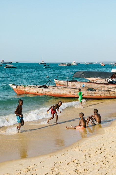 Zanzibar Tanzania Photography, Zanzibar Culture, Zanzibar Photo Ideas, African Culture Aesthetic, African Islands, Zanzibar Photography, Zanzibar Food, Jambiani Zanzibar, Tanzania Beach