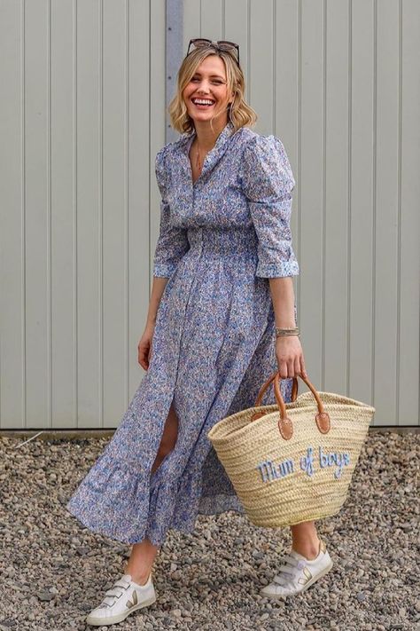 Floral Dresses Summer, Liberty Print Dress, Dress And Sneakers Outfit, Long A Line Skirt, London Dress, Silk Shirt Dress, Chic Shirts, Style Instagram, Cotton Shirt Dress