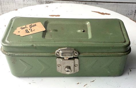 Old Tool Box Decor Ideas, Vintage Tool Box Decor, Tool Box Decor, Toolbox Ideas, Memory Items, Old Tool Boxes, Supermassive Games, Farmhouse Makeover, Organized Clutter