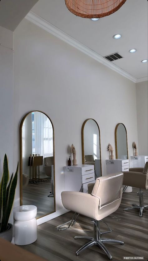 Container Salon Ideas, White Salon Decor, Hair Studio Aesthetic, Mini Hair Salon Ideas, Salon Lobby Ideas Waiting Area, Salon Astethic, Salon Waiting Area, Salon Decor Studio, Small Hair Salon