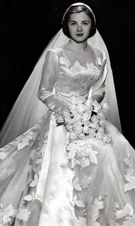 1950s Wedding Dresses, Chic Vintage Bride, Wedding Dresses Fashion, 1950s Wedding Dress, 1950s Wedding, Chic Vintage Brides, Bridal Gowns Vintage, Vintage Wedding Photos, Antique Wedding