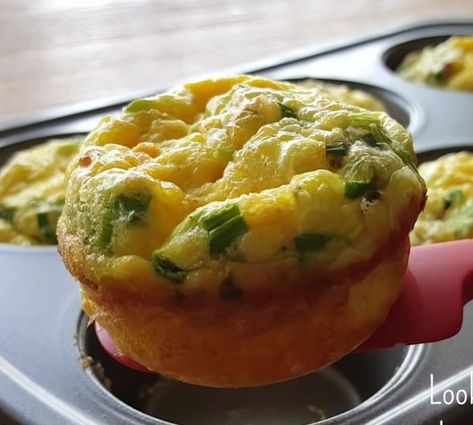 How to make Fluffy Egg Cups Fluffy Egg Muffin Cups, Fluffy Egg Cups, Individual Egg Cups, Egg Muffin Cups Healthy, Hash Brown Breakfast Cups, Egg Breakfast Cups, Egg Toast Breakfast, Breakfast Egg Cups, Easy Egg Breakfast