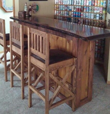 Plans for rustic barstools Diy Swivel Bar Stools, Rustic Barstools, Barstool Ideas, Kitchen Joanna Gaines, Modern Bar Stools Kitchen, Cost Of Countertops, Stool Ideas, Diy Bar Stools, Rustic Bar Stools