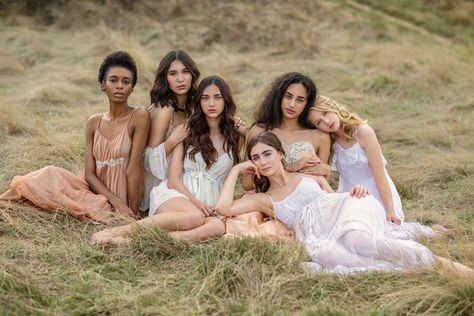 "Sisterhood" by Irene Rudnyk #fstoppers #Portrait Irene Rudnyk, Group Photo Poses, Group Picture Poses, Friendship Photoshoot, Group Photography Poses, Sisters Photoshoot, Group Poses, Women's Circle, Sister Photos