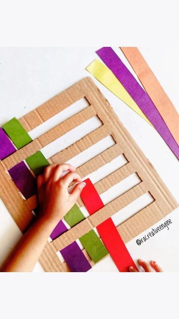 Coordination Activities, Weaving Diy, Diy Mom, Baby Recipes, Pattern Activities, Montessori Toddler Activities, Cardboard Frame, Fine Motor Skills Activities, Motor Skills Activities