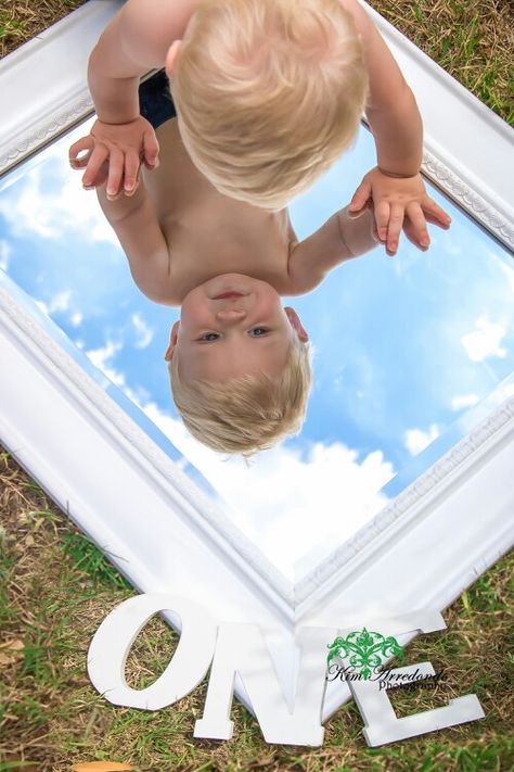 Adorable one year photo Photo Bb, Baby Birthday Photoshoot, Boy Photo Shoot, 1st Birthday Pictures, Baby Fotografie, 1st Birthday Photoshoot, First Birthday Pictures, Baby Photoshoot Boy, First Year Photos