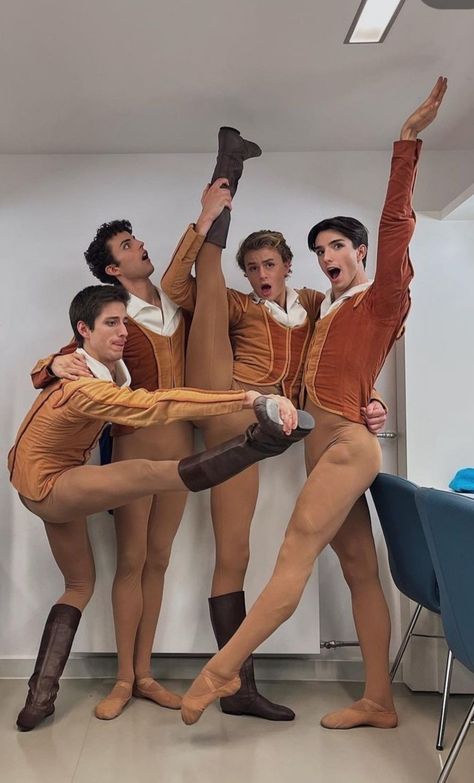 Men In Ballet, Bal Boy, Ballet Male, Guys Dancing, Male Ballerina, Dance Men, Guy Dancing, Vintage Muscle Men, Boys Dance