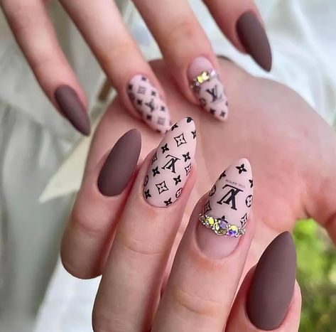 Posted by Zoe Scott: Ready to add a touch of luxury to your nails? Dive into the world of Louis Vuitton Nail Designs! This isn't just about flaunting a brand; it's a creat... Louis Vuitton Nails, Latest Nail Designs, Plain Nails, Nail Designs Tutorial, Ombre Acrylic Nails, Painted Nails, Nail Art Designs Diy, Latest Nail Art, Stamping Nail Art