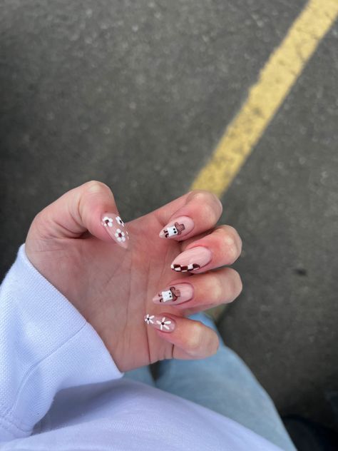 Ghost With A Cowboy Hat Nails, Spooky Cowboy Nails, Halloween Cowboy Nails, Ghost With Cowboy Hat Nails, Ghost Cowboy Nails, Halloween Western Nails, Cowboy Halloween Nails, Country Fall Nails, Cowboy Ghost Nails