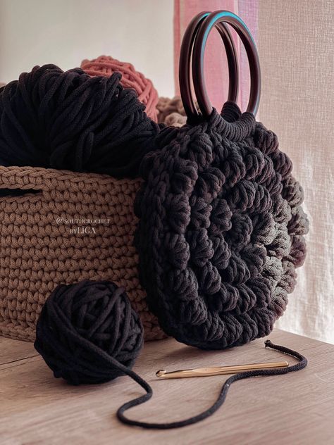 Crochet Paracord, Paracord Bag, Braided Bag, Round Bag, Classic Bags, Crochet Bags, Crochet Braids, Crochet Techniques, Merino Wool Blanket