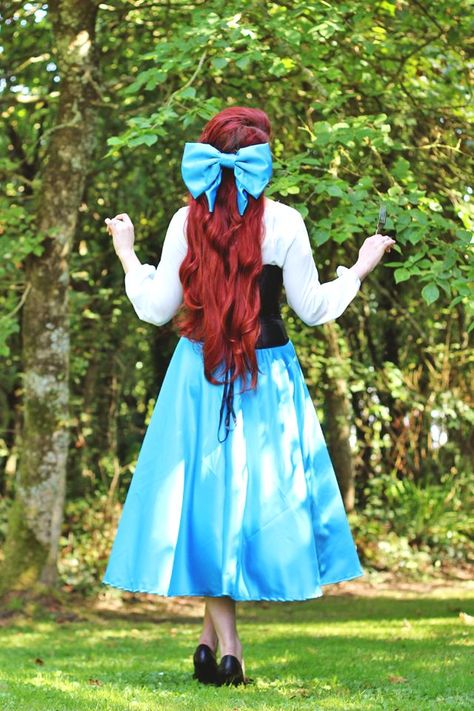 Ariel Blue Dress, Mermaids Kissing, Ariel Costume, Disney Princess Cosplay, Ariel Costumes, Ariel Cosplay, Mermaid Cosplay, Little Mermaid Costume, Super Hero Shirts