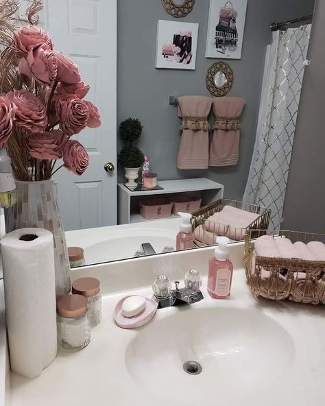 Bathroom Spring Decor Ideas, Cute Bathroom Ideas Pink, All Pink Bathroom, Bathroom Corner Decor, Pink Farmhouse Bathroom, Bathroom Decor Apartment Girly, Coquette Apartment, Pink And Grey Bathroom Decor, Pink Bathroom Aesthetic